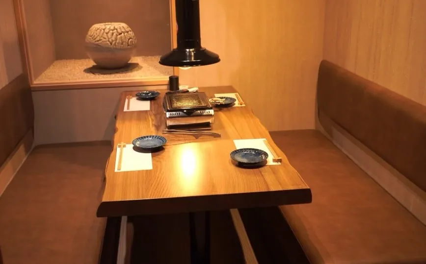 神戸ホルモン 慶の半個室のテーブル席